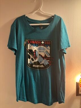 Women’s medium Canadian cows tshirt